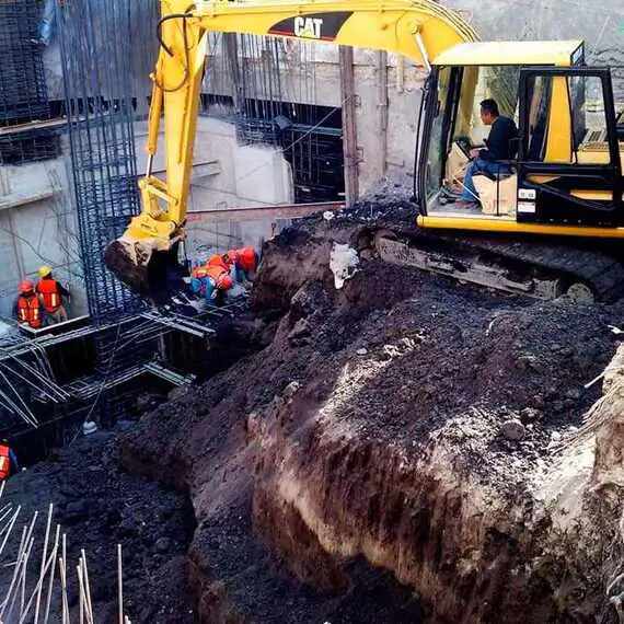 Excavación y demolición en obra