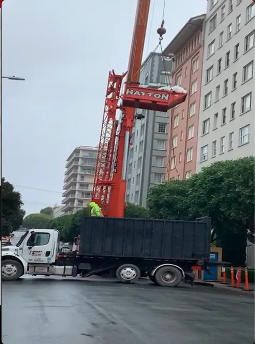gruaCamion — Smart Demolition & Excavation Inc.